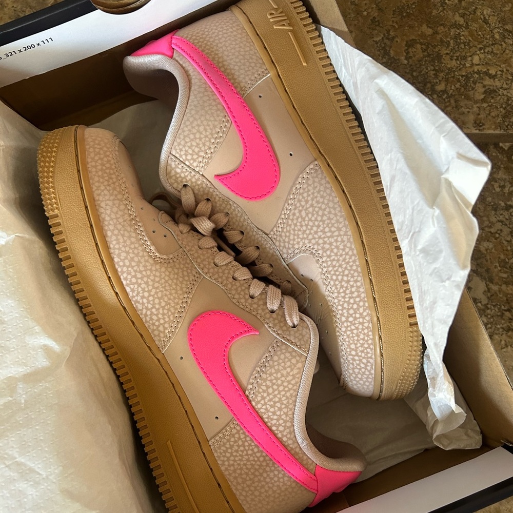 Nike Air Force 1 ‘07 Particle Beige/ Hyper Pink Women’s sz 8.5